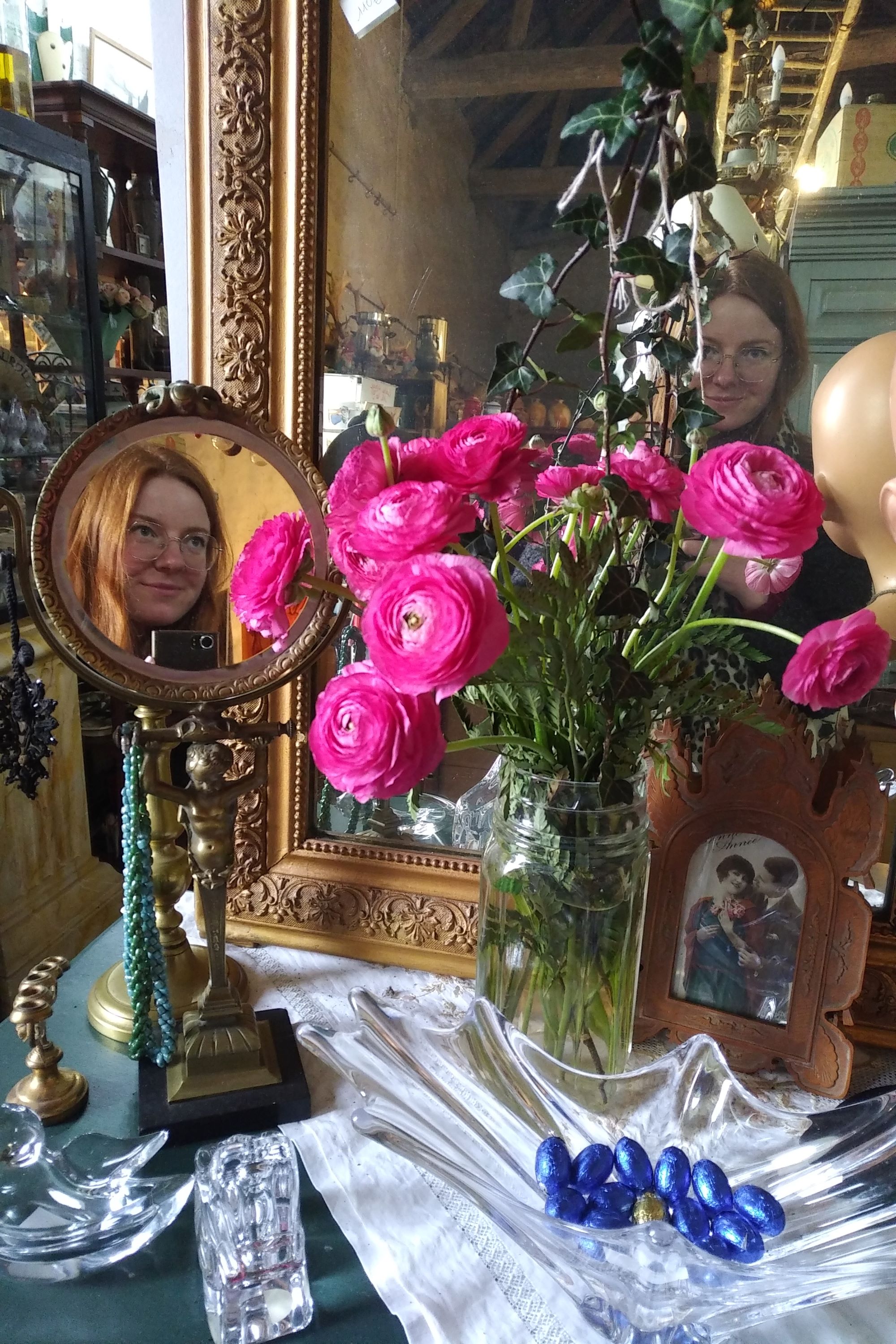Ariane + spegel + blommor